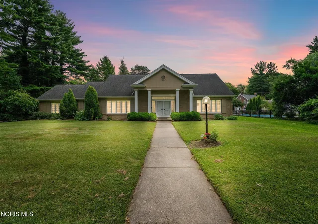 Homes for sale in Ottawa Hills, OH | 2060 Whitehall Rd, Ottawa Hills, OH 43606 | MLS# 10009627
