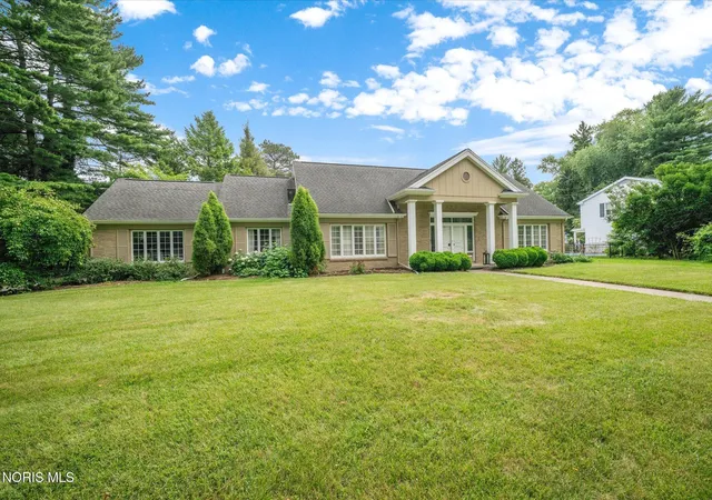Homes for sale in Ottawa Hills, OH | 2060 Whitehall Rd, Ottawa Hills, OH 43606 | MLS# 10009627