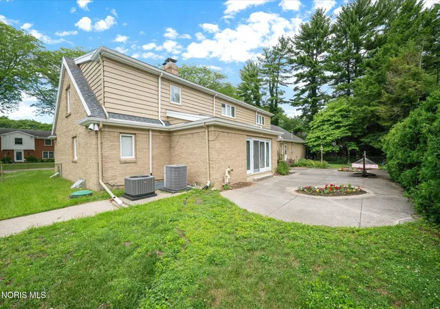 Homes for sale in Ottawa Hills, OH | 2060 Whitehall Rd, Ottawa Hills, OH 43606 | MLS# 10009627