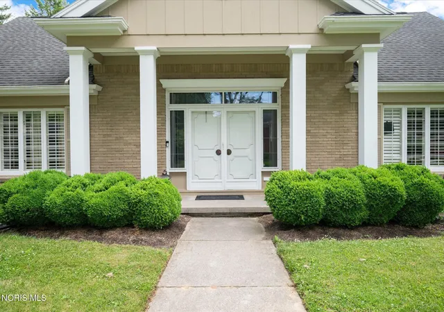 Homes for sale in Ottawa Hills, OH | 2060 Whitehall Rd, Ottawa Hills, OH 43606 | MLS# 10009627