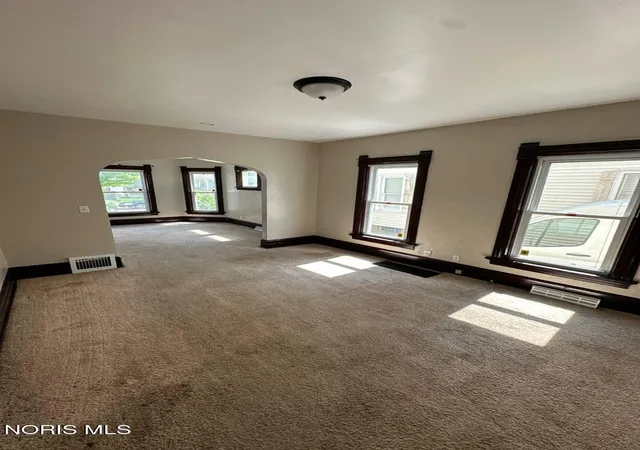 2nd image of 2125 Valentine St, Toledo, OH 43605 | MLS# 10009596