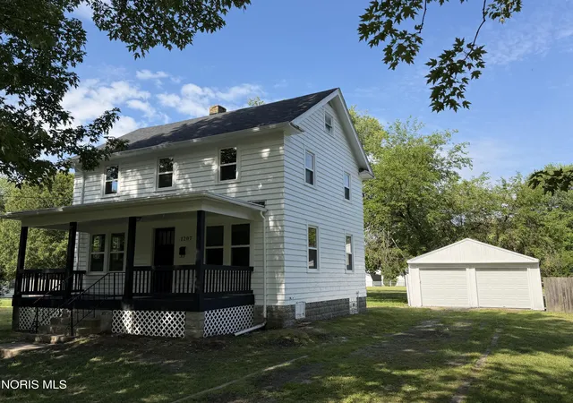 Homes for sale in Toledo, OH | 1207 Vanderbilt Rd, Toledo, OH 43615 | MLS# 10009542