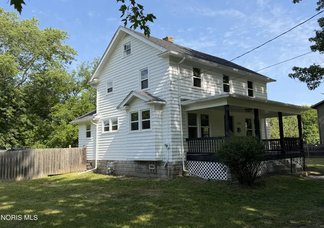 Homes for sale in Toledo, OH | 1207 Vanderbilt Rd, Toledo, OH 43615 | MLS# 10009542