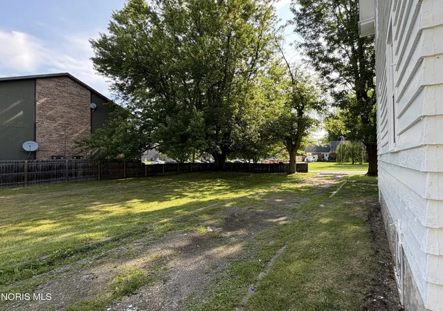 Homes for sale in Toledo, OH | 1207 Vanderbilt Rd, Toledo, OH 43615 | MLS# 10009542