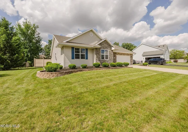 Homes for sale in Findlay, OH | 2440 Bluestone Dr, Findlay, OH 45840 | MLS# 10009549