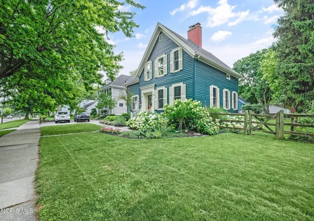 Homes for sale in Perrysburg, OH | 326 E Front St, Perrysburg, OH 43551 | MLS# 10009945