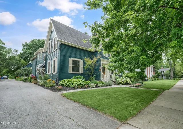 Homes for sale in Perrysburg, OH | 326 E Front St, Perrysburg, OH 43551 | MLS# 10009945