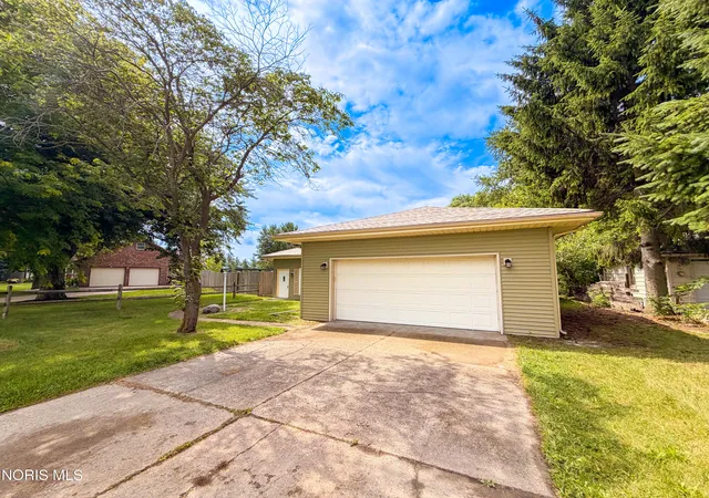 3rd image of 5840 Cedar Point Rd, Oregon, OH 43616 | MLS# 10009685