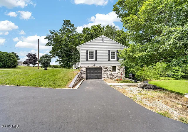 Photo 5 of Single family home for sale at 3511 Ohio 18, Tiffin, OH 44883 | MLS# 10009629 | Listing updated on 2026-08-17