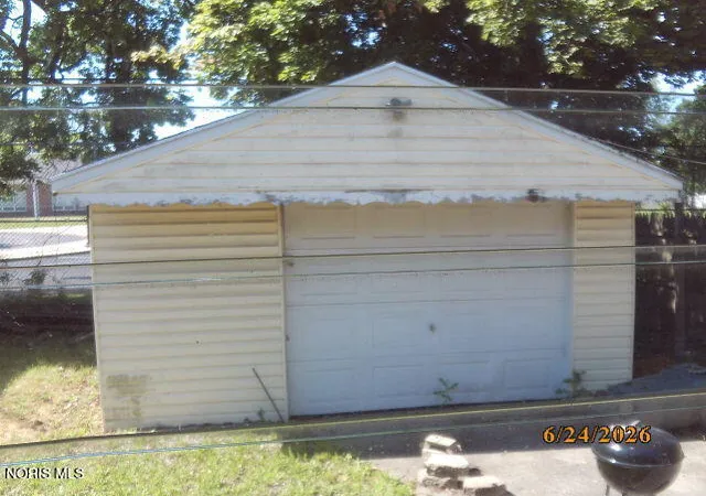 8th image of 2045 Fairfax Rd, Toledo, OH 43613 | MLS# 10009569