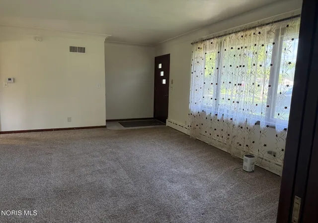 Photo 2 of Single family home for sale at 231 W State Line Rd, Toledo, OH 43612 | MLS# 10009642 | Listing updated on 2026-09-06