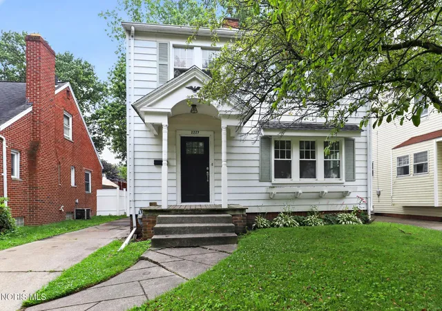 Photo 1 of Single family home for sale at 2227 Portsmouth Ave, Toledo, OH 43613 | MLS# 10009581 | Listing updated on 2026-07-06