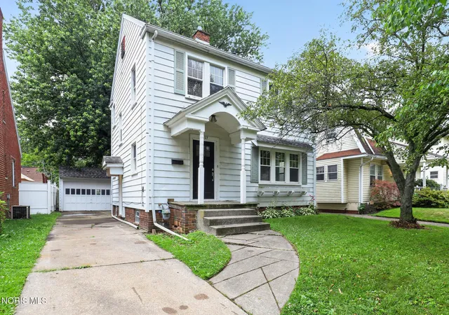Photo 2 of Single family home for sale at 2227 Portsmouth Ave, Toledo, OH 43613 | MLS# 10009581 | Listing updated on 2026-07-06