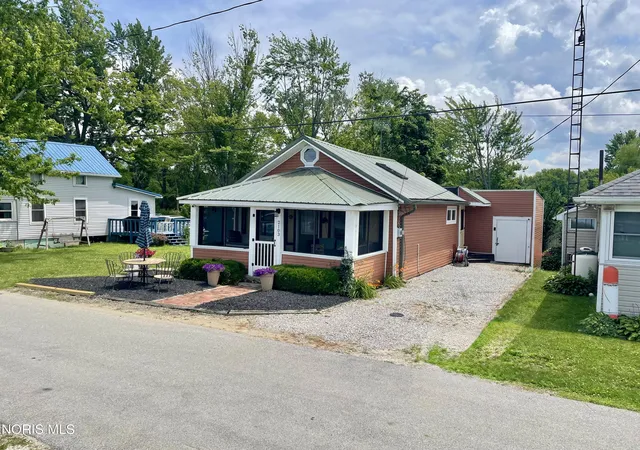 Homes for sale in Fremont, OH | 2103 County Road 210, Fremont, OH 43420 | MLS# 10009573