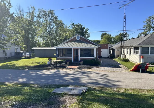 Homes for sale in Fremont, OH | 2103 County Road 210, Fremont, OH 43420 | MLS# 10009573