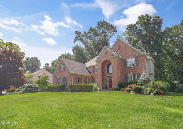 Homes for sale in Holland, OH | 8957 Royal Oak Dr, Holland, OH 43528 | MLS# 10010163