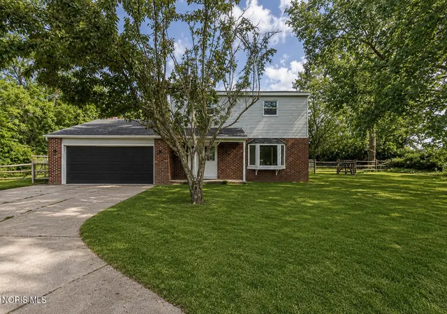 Homes for sale in Bowling Green, OH | 14590 Liberty Hi Rd, Bowling Green, OH 43402 | MLS# 10009633