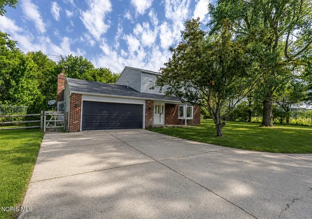 Homes for sale in Bowling Green, OH | 14590 Liberty Hi Rd, Bowling Green, OH 43402 | MLS# 10009633