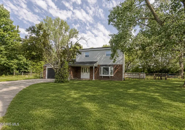 Photo 3 of Single family home for sale at 14590 Liberty Hi Rd, Bowling Green, OH 43402 | MLS# 10009633 | Listing updated on 2026-08-26