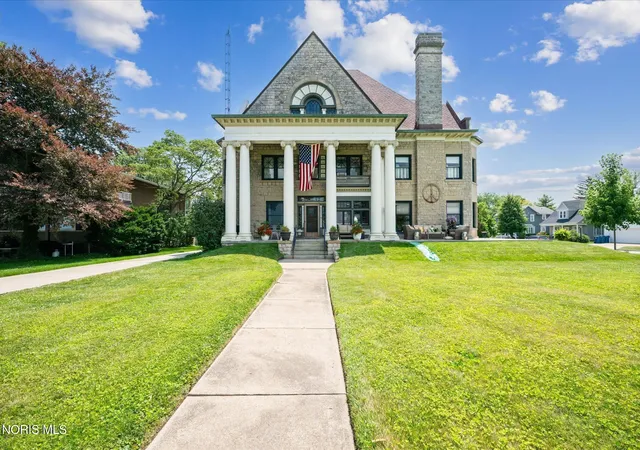 Homes for sale in Port Clinton, OH | 504 E Perry St, Port Clinton, OH 43452 | MLS# 10009585