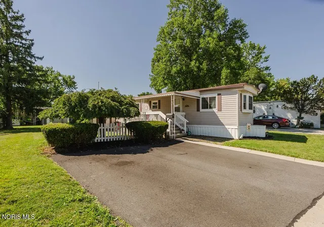 Photo 3 of Manufactured home for sale at 1875 Huntington Dr #L-220, Findlay, OH 45840 | MLS# 10009634 | Listing updated on 2026-07-20