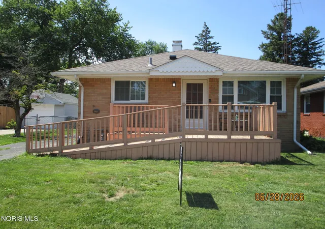 Homes for sale in Toledo, OH | 1240 Glenview Rd, Toledo, OH 43614 | MLS# 10009762