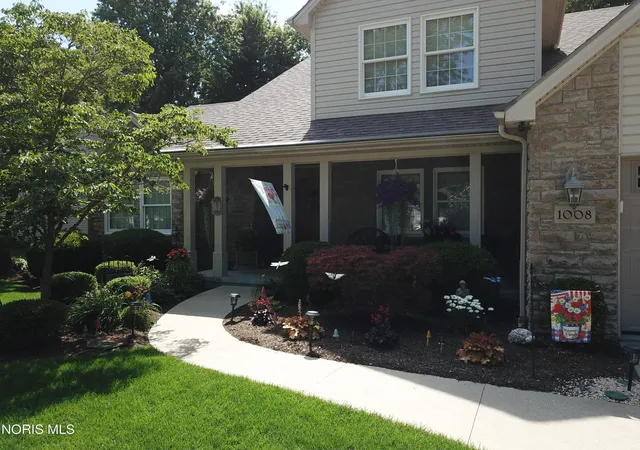 Homes for sale in Holland, OH | 1008 Hialea Ct, Holland, OH 43528 | MLS# 10009730