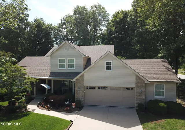 Homes for sale in Holland, OH | 1008 Hialea Ct, Holland, OH 43528 | MLS# 10009730