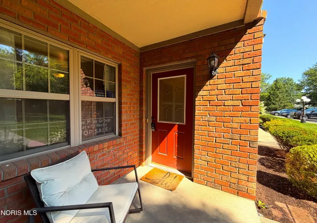 Listing Photo 3 - Condo for sale in building located at 1964 Devinci Dr, Toledo, OH 43615