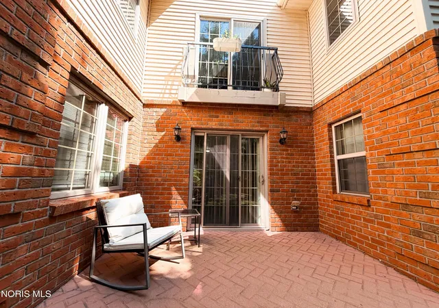 Listing Photo 5 - Condo for sale in building located at 1964 Devinci Dr, Toledo, OH 43615