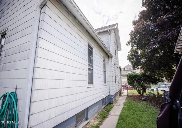 Photo 2 of Sale Pending at 415 Platt St, Toledo, OH 43605 | MLS# 10009628 | Listing updated on 2026-09-09