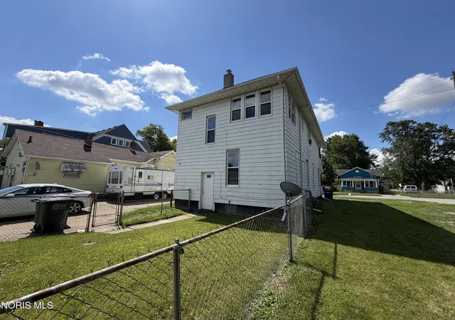 Photo 4 of House for sale at 582 South Ave, Toledo, OH 43609 | MLS# 10009636 | Listing updated on 2026-06-26