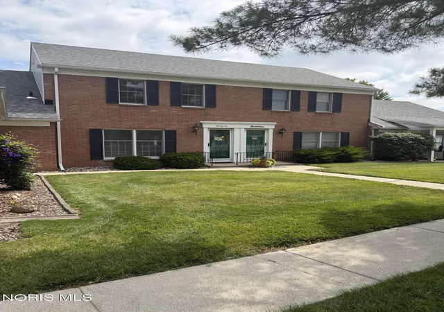 Homes for sale in Perrysburg, OH | 26 Olde Orchard Dr, Perrysburg, OH 43551 | MLS# 10009664