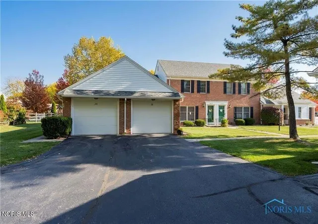 Homes for sale in Perrysburg, OH | 26 Olde Orchard Dr, Perrysburg, OH 43551 | MLS# 10009664