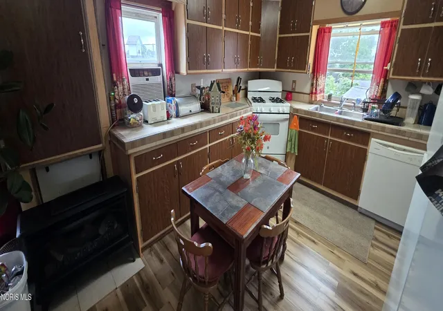 Photo 5 of House for sale at 204 N Sandusky St, Tiffin, OH 44883 | MLS# 10009653 | Listing updated on 2026-08-31