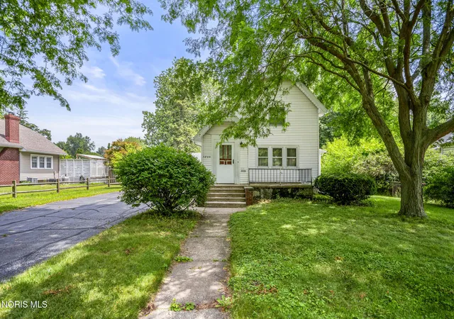 Homes for sale in Toledo, OH | 5846 Burdette St, Toledo, OH 43613 | MLS# 10009643