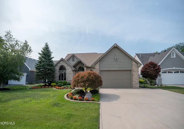 Photo 2 of Single family home for sale at 7951 N Shoreline Dr, Holland, OH 43528 | MLS# 10009649 | Listing updated on 2026-09-08
