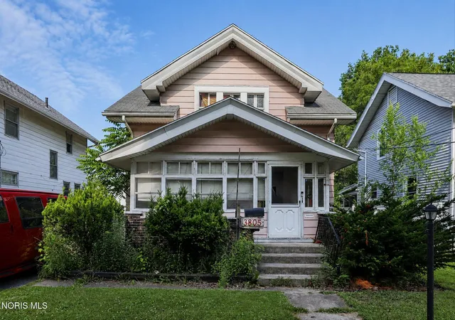 Homes for sale in Toledo, OH | 3805 Lockwood Ave, Toledo, OH 43612 | MLS# 10009699