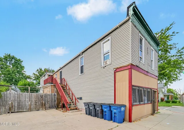 Homes for sale in Toledo, OH | 702 E Broadway St, Toledo, OH 43605 | MLS# 10009867