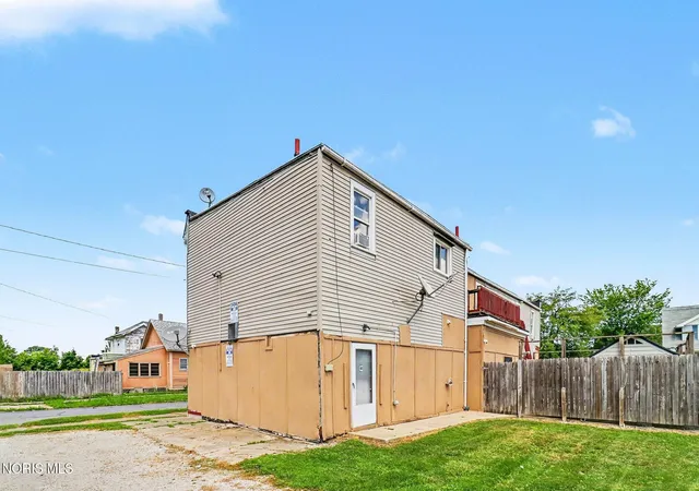 Homes for sale in Toledo, OH | 702 E Broadway St, Toledo, OH 43605 | MLS# 10009867