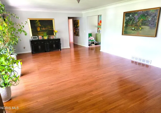 Photo 4 of Single family home for sale at 4850 N Arvilla Dr, Toledo, OH 43623 | MLS# 10009817 | Listing updated on 2026-10-26