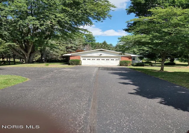 Homes for sale in Defiance, OH | 15186 Harris Rd, Defiance, OH 43512 | MLS# 10009739