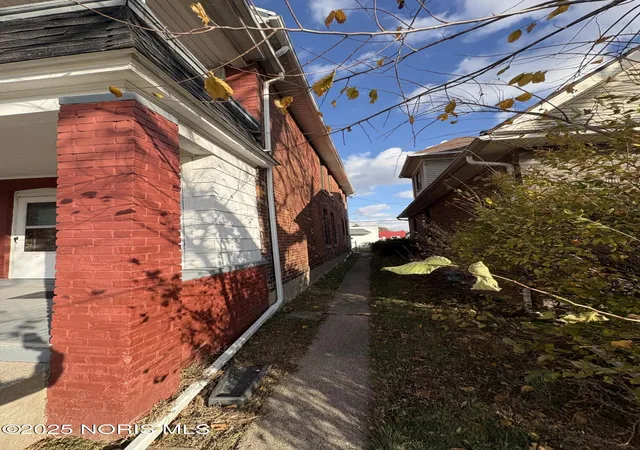 Photo 2 of Multi family home for sale at 743 Forsythe St, Toledo, OH 43605 | MLS# 10009743 | Listing updated on 2026-07-17