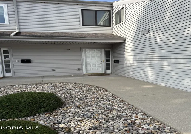 Photo 3 of Condo for sale at 2570 W Village Dr #2570, Toledo, OH 43614 | MLS# 10009765 | Listing updated on 2026-07-04