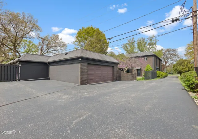 Homes for sale in Ottawa Hills, OH | 3905 Hillandale Rd, Ottawa Hills, OH 43606 | MLS# 10009782