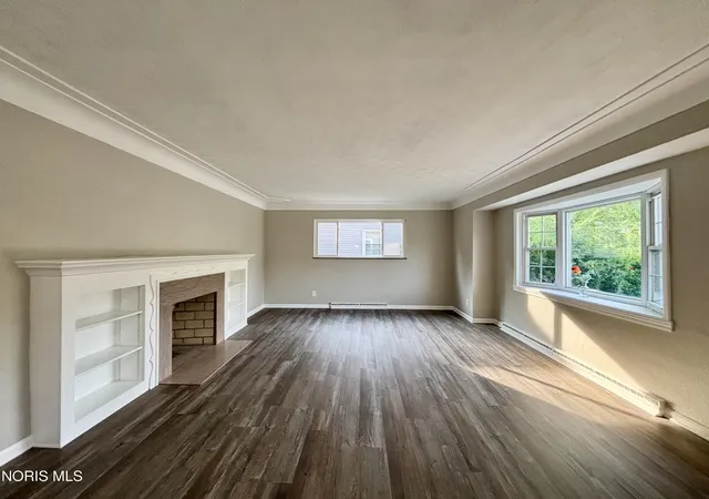 Photo 4 of Single family home for sale at 2455 Eastmoreland Dr, Oregon, OH 43616 | MLS# 10009826 | Listing updated on 2026-09-21