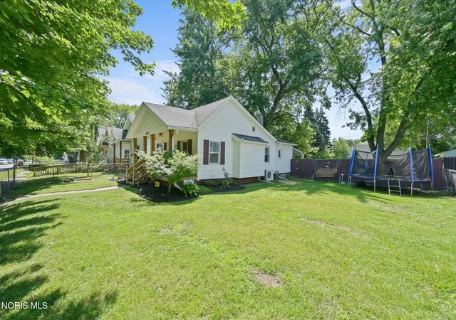 Photo 3 of Single family home for sale at 1950 Idaho St, Toledo, OH 43605 | MLS# 10009798 | Listing updated on 2026-07-31
