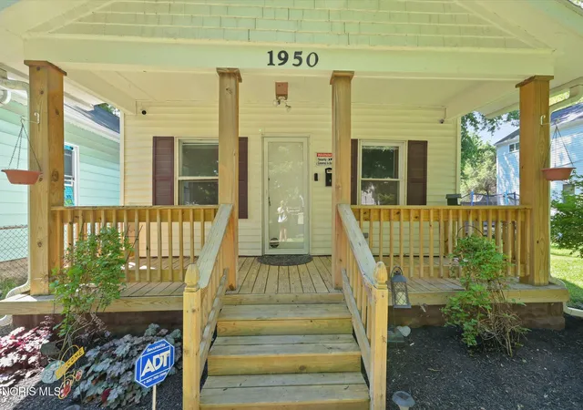 Photo 3 of Single family home for sale at 1950 Idaho St, Toledo, OH 43605 | MLS# 10009798 | Listing updated on 2026-07-31