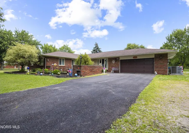 Homes for sale in Port Clinton, OH | 1361 N Tettau Rd, Port Clinton, OH 43452 | MLS# 10009899