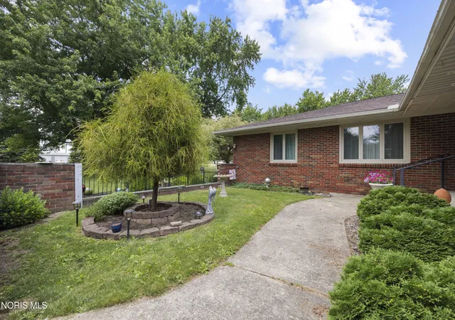 Homes for sale in Port Clinton, OH | 1361 N Tettau Rd, Port Clinton, OH 43452 | MLS# 10009899